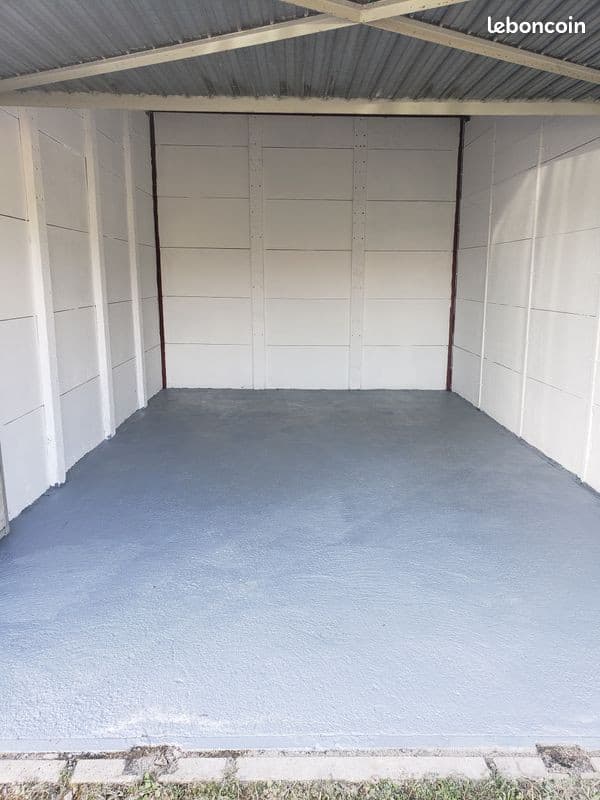 Lot 2 garages