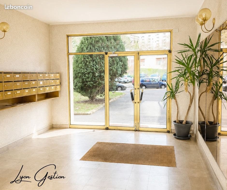 T3 traversant avec balcon - SAINT ETIENNE - Secteur Fauriel