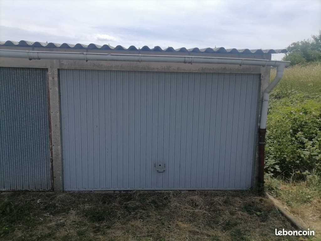 Lot 2 garages